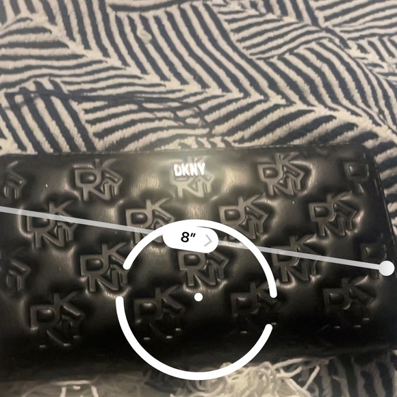 NWT DKNY LOGO WALLET - Picture 7 of 12